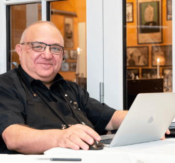 enzo fellini servere pizza i aalborg
